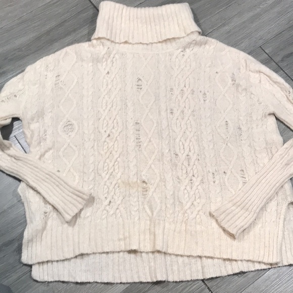 Free People Oversized Ivory Distressed Look Cable Knit Cowl Neck Sweater size XS - Picture 3 of 7